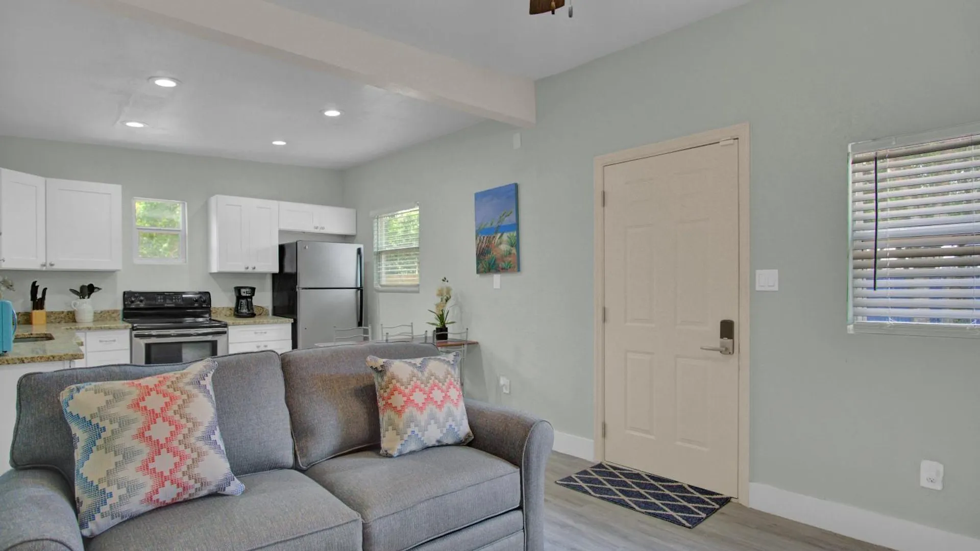 10 Beds! Large Home Groups Multiple Families Tampa