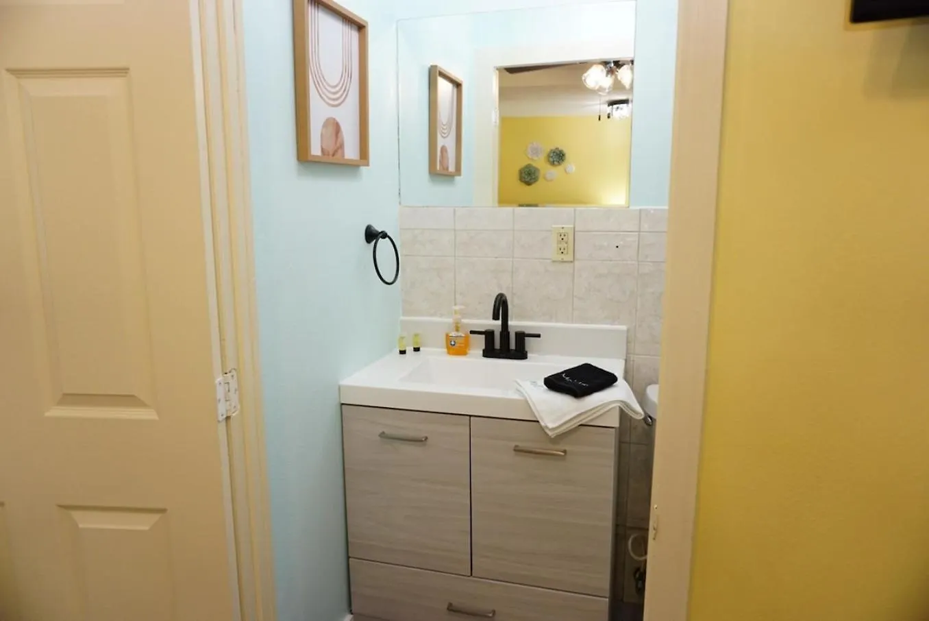 10 Beds! Large Home Groups Multiple Families Tampa
